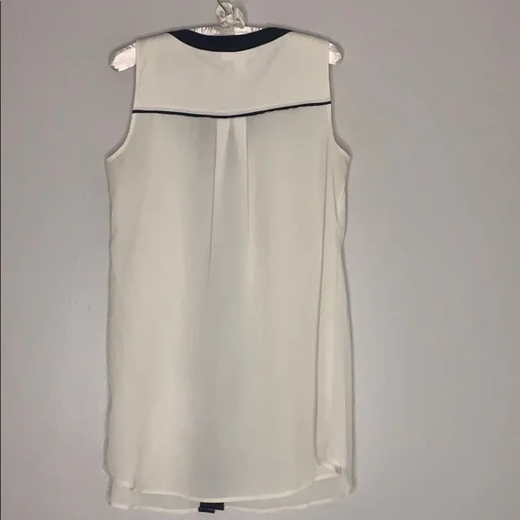 Motherhood Maternity White and Black Sleeveless Blouse - Picture 6 of 7